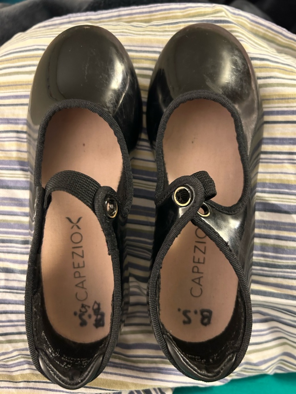 Capezio Black Patent Mary Jane Shoes with Gold Eyelet Size 11 Medium.